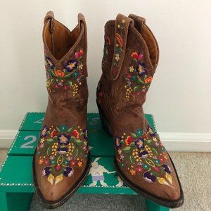 Authentic Embroidered Cowboy Boots!